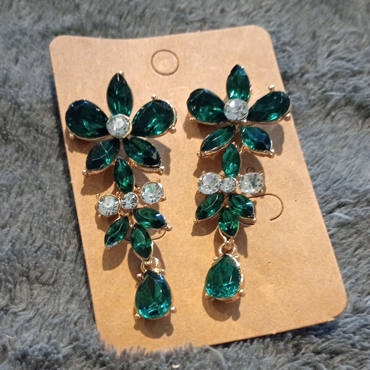 E Individually $10 Or Bundle 5/$20 Elegant Green Floral Drop Earrings